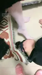 剧情表哥给表妹舔脚全体重踩踏插嘴