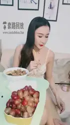 家奴伺候玉足 生活化调教