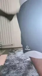 黑丝踢裆