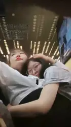 酒吧 带儿子玩游戏