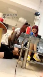 文文跪着伺候局