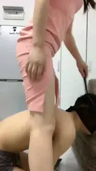 耳光高跟踩踏18岁学生