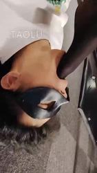偷闻丝袜被发现