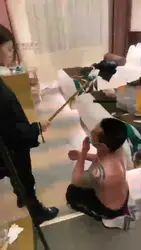 暴力 踢踹踩 各种羞辱