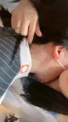 女女亲嘴 开发耳光