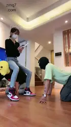 暴力美学 骑肩 鞋耳光 黑丝脚耳光 库里丝腾空跳踩