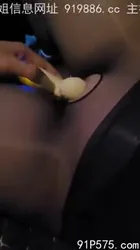 油亮黑丝户外车内自慰
