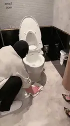 筱月 职员调动到卫生间 老板巧遇