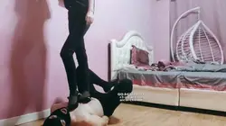 高跟残忍狠踩