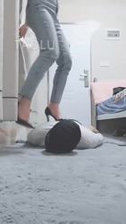 灵竹 调教小奶狗 踩踏 耳光