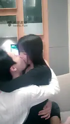 放狗粮一个屁去闻吧