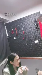 来看骚货 是个人就能插的贱婊子