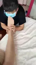 肉丝恋足舔鞋舔脚 续