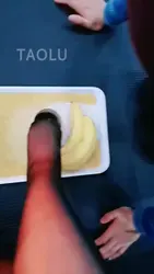 紫襟女王 喝可乐洗脚水 吃香焦脚
