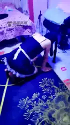 卫生间发现弟弟又在闻我内裤