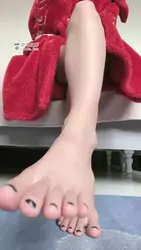 第一视角裸足羞辱 脚底特写仰脸舔