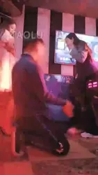 沅芷大人 素人朋友聚会 狗子误入房间