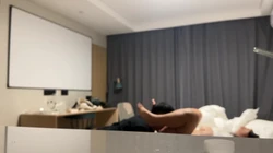 舔青岛学妹的无毛嫩穴（学妹被舔爽了）