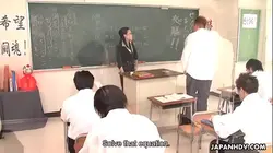 调皮的老师正在给她那个笨学生口交