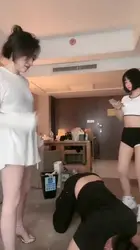 双女主 踩踏家奴