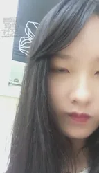 边喂圣水边给主人洗脚