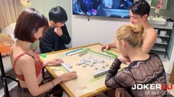 两男两女的脱衣麻将