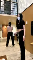 暴力踢裆 踩踏