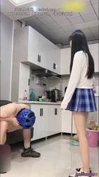 不良学院 175CM学生 长腿暴力不良女学生 JK配NIKE飞脚踢爆狗头