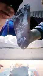 超刺激脚喂食蛋糕 插吐