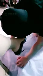 狗子上赶着来舔脚