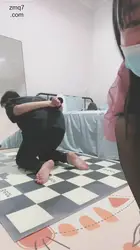 桃子老师 踢裆 舔脚