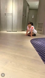 独家超清 母狗舔脚 舔鞋底 比公的还卖力 喝圣水更骚