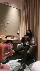 强抚 大学生女王 脚下的贱狗