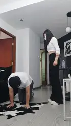 狂踹肚子