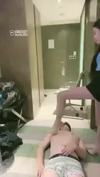 高清 杀鸡儆猴 让你们好好看看怎么做狗
