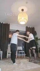 飞扬女王 铆钉鞋 踢裆踩踏