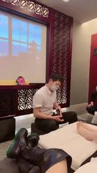 给技师小姐姐口一下 鞋底脚耳光