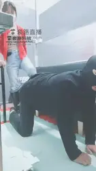 踢废贱狗 贱狗还给主人拼命舔长靴