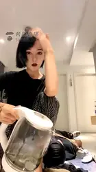 绝密大逃杀 煮呕吐物吓跑M