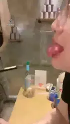 三婶舔鞋底 新凉鞋