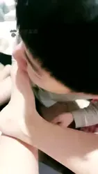 无聊赏赐狗狗舔脚脚吧
