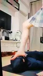 脚耳光