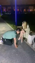 紫烟 调戏美女的流氓被打