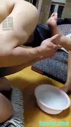贱狗伺候二位主子 洗脚 舔脚