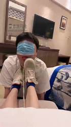橘子没熟 暴力玩狗 全体重踩踏 清理鞋底