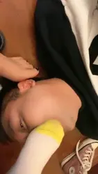 双人双棉袜脚玩狗