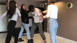 女子更衣室教训色狼