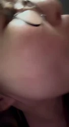 露脸母狗吃鸡