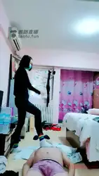 青春美女玩老狗 棉袜 骑马 口水