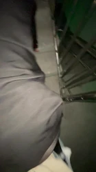 在黑丝御姐楼下后入她